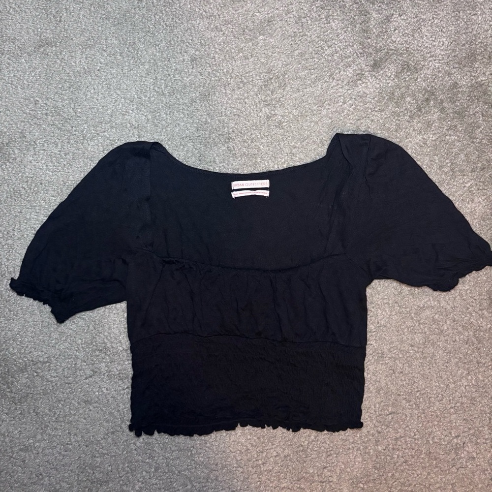 Urban outfitters women’s black cropped shirt